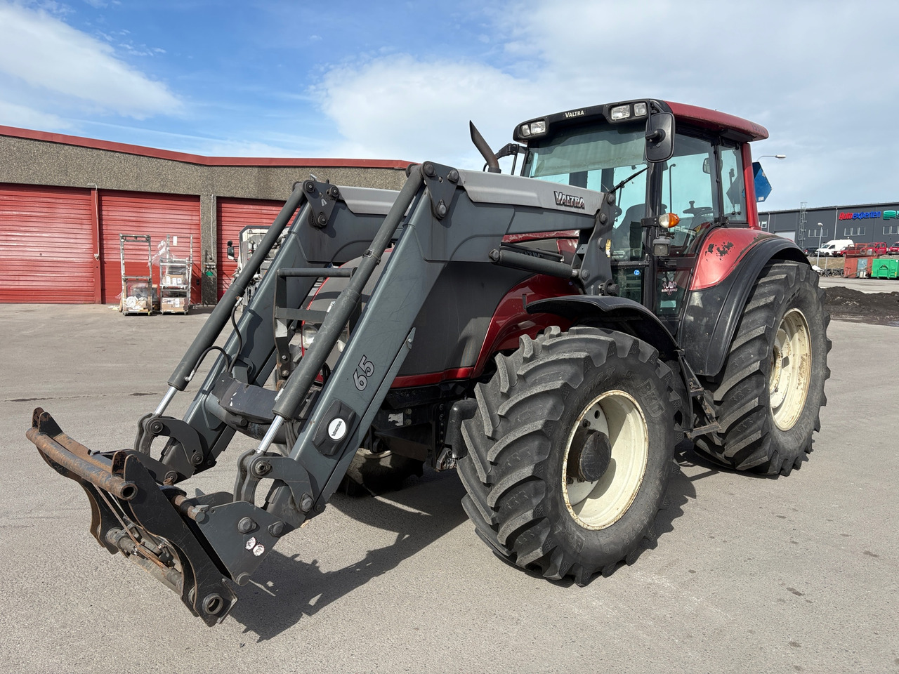 Valtra T170 - Farm tractor: picture 1 Valtra T170 - Farm tractor: picture 1