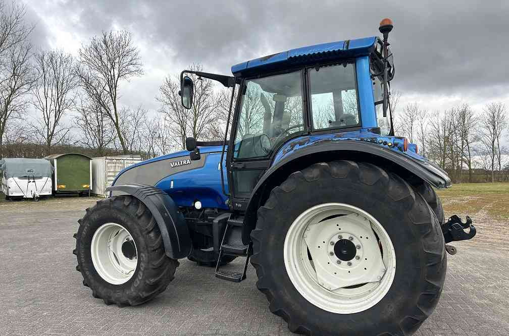 Valtra T130 trekker - Farm tractor: picture 2 Valtra T130 trekker - Farm tractor: picture 2