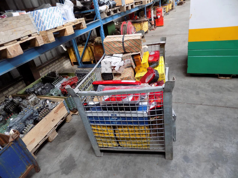 Verlichting voor truck en trailer HELLA VERLICHTING truck en trailer - Tail light: picture 2 Verlichting voor truck en trailer HELLA VERLICHTING truck en trailer - Tail light: picture 2