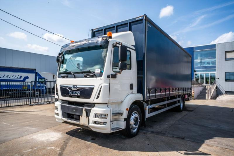 MAN TGM 18.290 BL+DHOLLANDIA 2.5T. - Curtainsider truck: picture 1 MAN TGM 18.290 BL+DHOLLANDIA 2.5T. - Curtainsider truck: picture 1