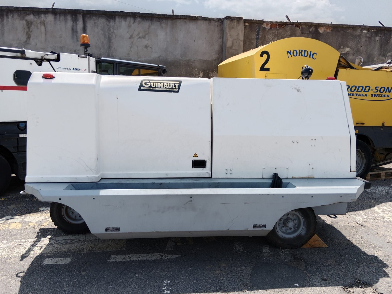 GUINAULT GA 100 - Ground power unit: picture 3 GUINAULT GA 100 - Ground power unit: picture 3