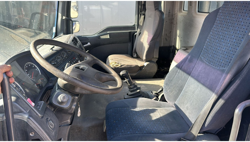 Hook lift truck MAN TGA 26.460 (WITH CONTAINER / BELGIAN TRUCK / PERFECT / 6X4 / MANUAL GEARBOX / BOITE MANUELLE): picture 19