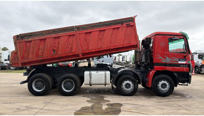 Mercedes-Benz Actros 4143 (GRAND PONT / BOITE MANUELLE / LAMES / 8X4 / STEEL SUSP.) - Tipper: picture 4 Mercedes-Benz Actros 4143 (GRAND PONT / BOITE MANUELLE / LAMES / 8X4 / STEEL SUSP.) - Tipper: picture 4