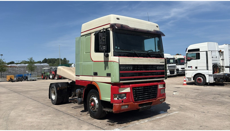 DAF XF 95.430 (EURO 3 / BOITE MANUELLE / MANUAL GEARBOX) - Tractor unit: picture 3 DAF XF 95.430 (EURO 3 / BOITE MANUELLE / MANUAL GEARBOX) - Tractor unit: picture 3