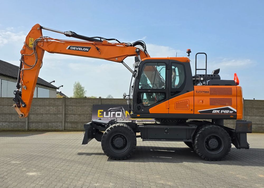 Doosan NOWY Develon DX 140W-7, PODPORY + PŁUG - Wheel excavator: picture 2 Doosan NOWY Develon DX 140W-7, PODPORY + PŁUG - Wheel excavator: picture 2