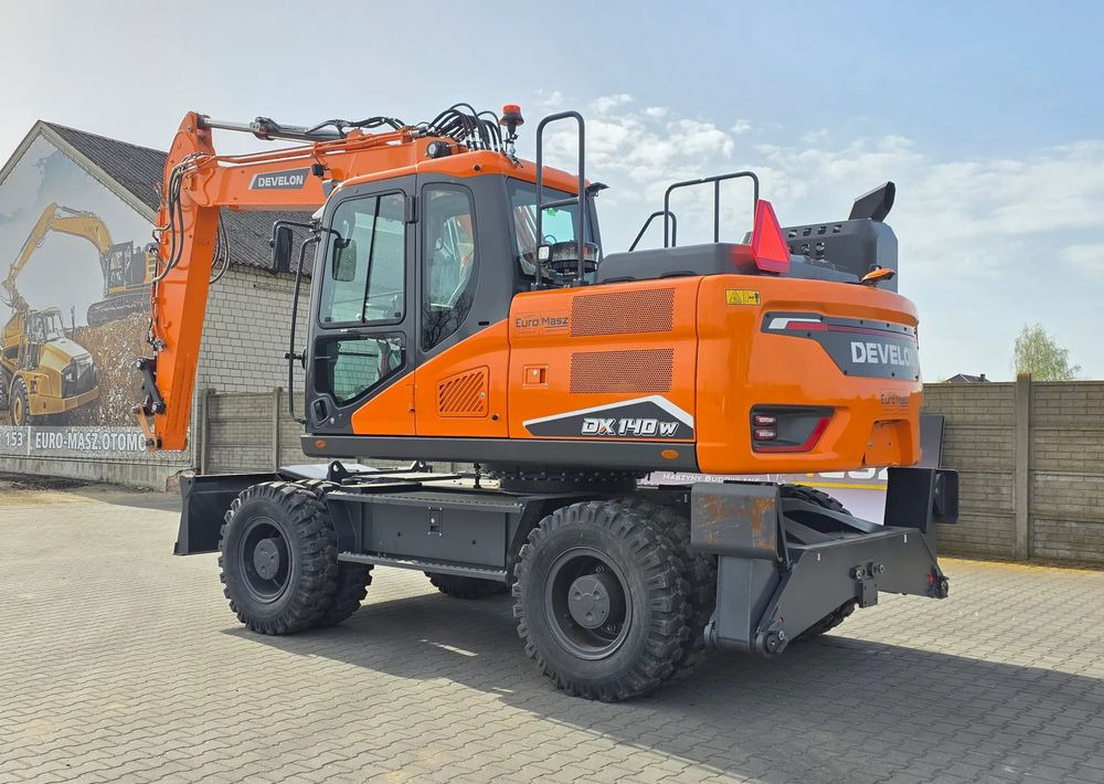 Doosan NOWY Develon DX 140W-7, PODPORY + PŁUG - Wheel excavator: picture 3 Doosan NOWY Develon DX 140W-7, PODPORY + PŁUG - Wheel excavator: picture 3