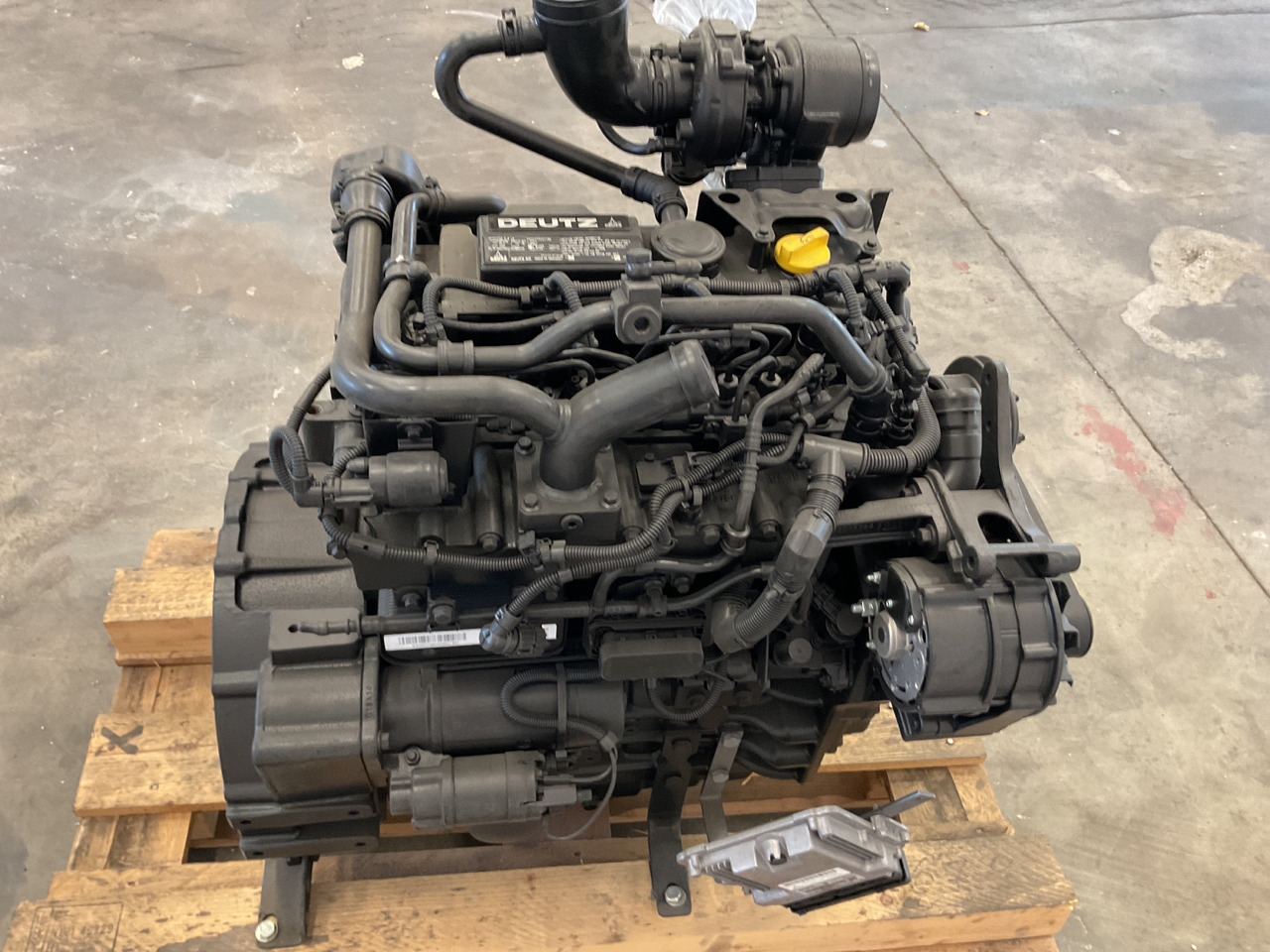 DEUTZ TCD 3.6L4, brand new diesel engine (1) - Engine: picture 5 DEUTZ TCD 3.6L4, brand new diesel engine (1) - Engine: picture 5