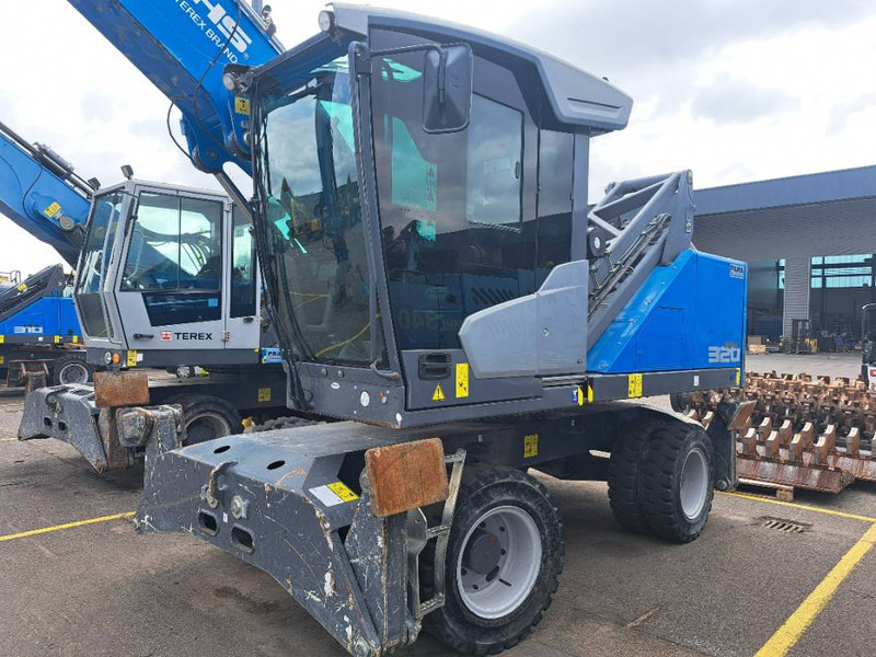 Fuchs MHL320F + Grapple - Waste/ Industry handler: picture 3 Fuchs MHL320F + Grapple - Waste/ Industry handler: picture 3