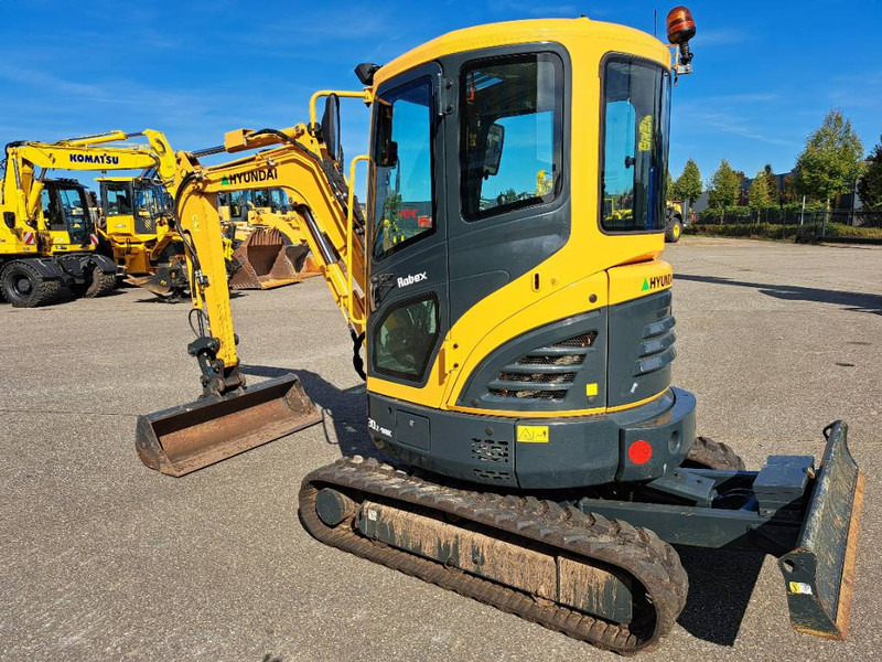 Hyundai R30 Z-9AK - Mini excavator: picture 2 Hyundai R30 Z-9AK - Mini excavator: picture 2