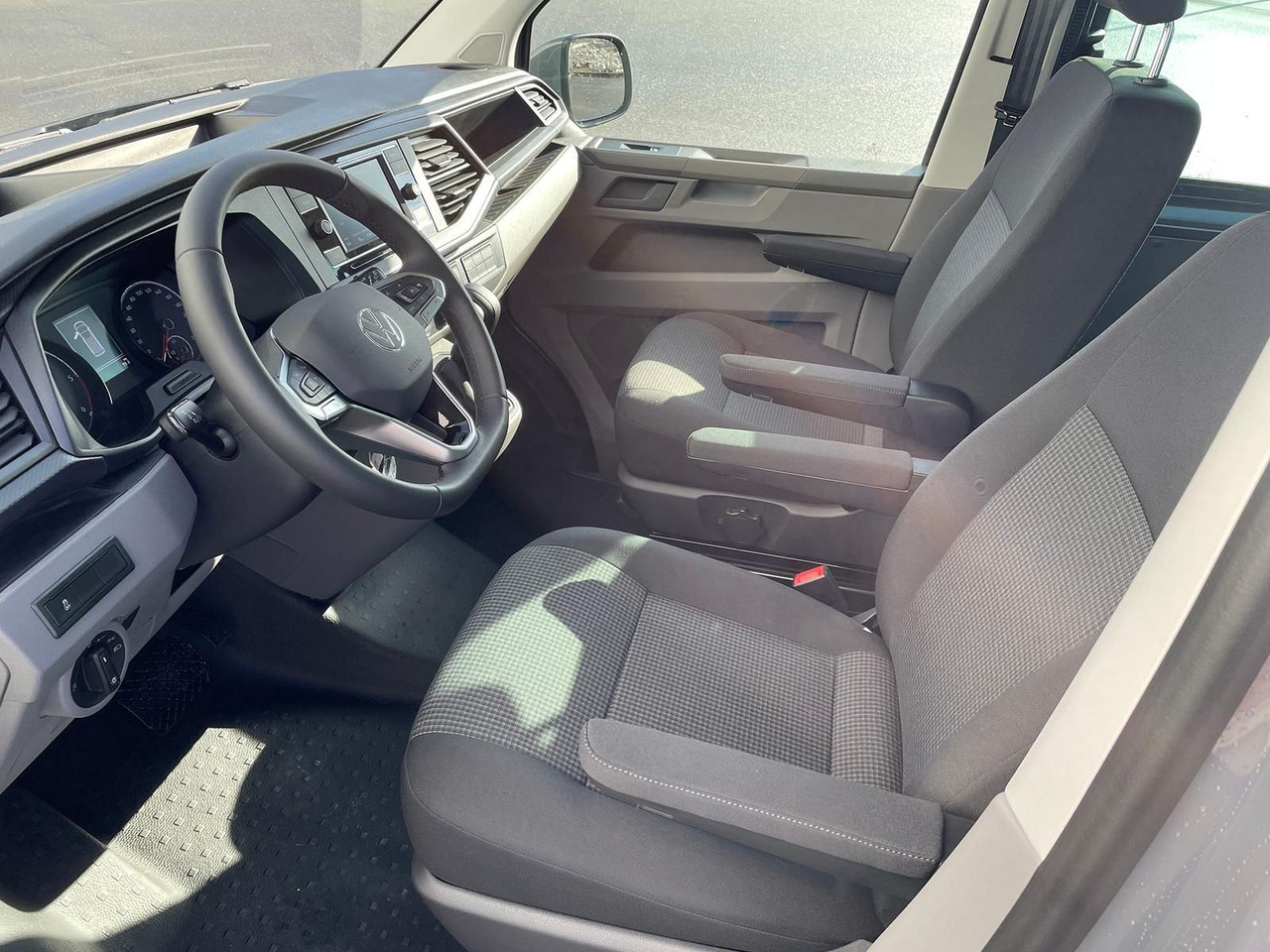 Passenger van Volkswagen T6.1 Transporter Kasten 4M ACC PDC KAMERA STANDH: picture 24