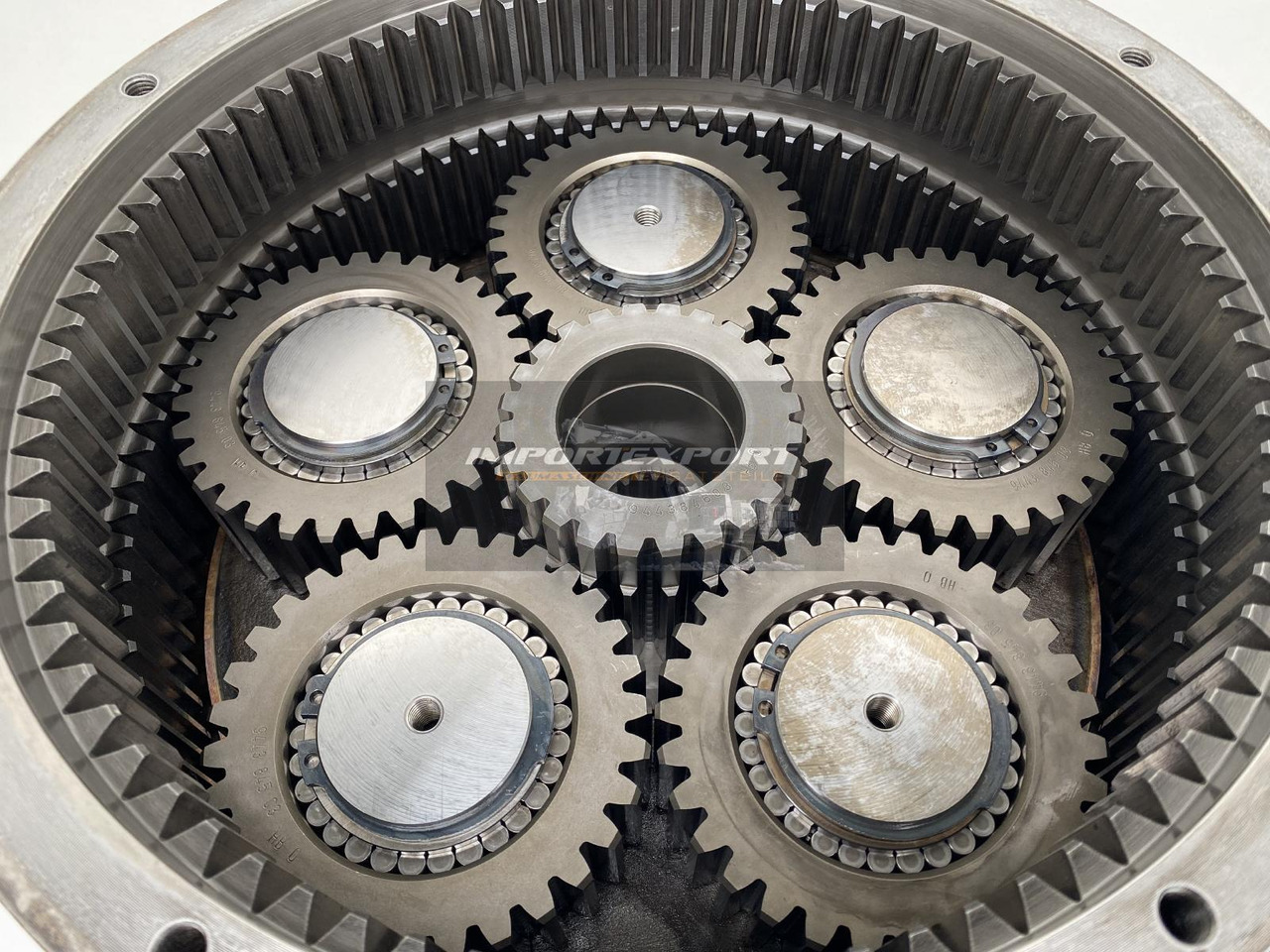 Final drive for Crawler excavator Liebherr Fahrantrieb Typ:FAT450P004, ID-Nr.9443840 - ID-Nr.944384003. LH60C, LH60CP, LH60EC, LH80C, LH80EC, ER944C, LOS944, LOS954, R944B, R944C, R954B, R954C. #794#: picture 12 Final drive for Crawler excavator Liebherr Fahrantrieb Typ:FAT450P004, ID-Nr.9443840 - ID-Nr.944384003. LH60C, LH60CP, LH60EC, LH80C, LH80EC, ER944C, LOS944, LOS954, R944B, R944C, R954B, R954C. #794#: picture 12