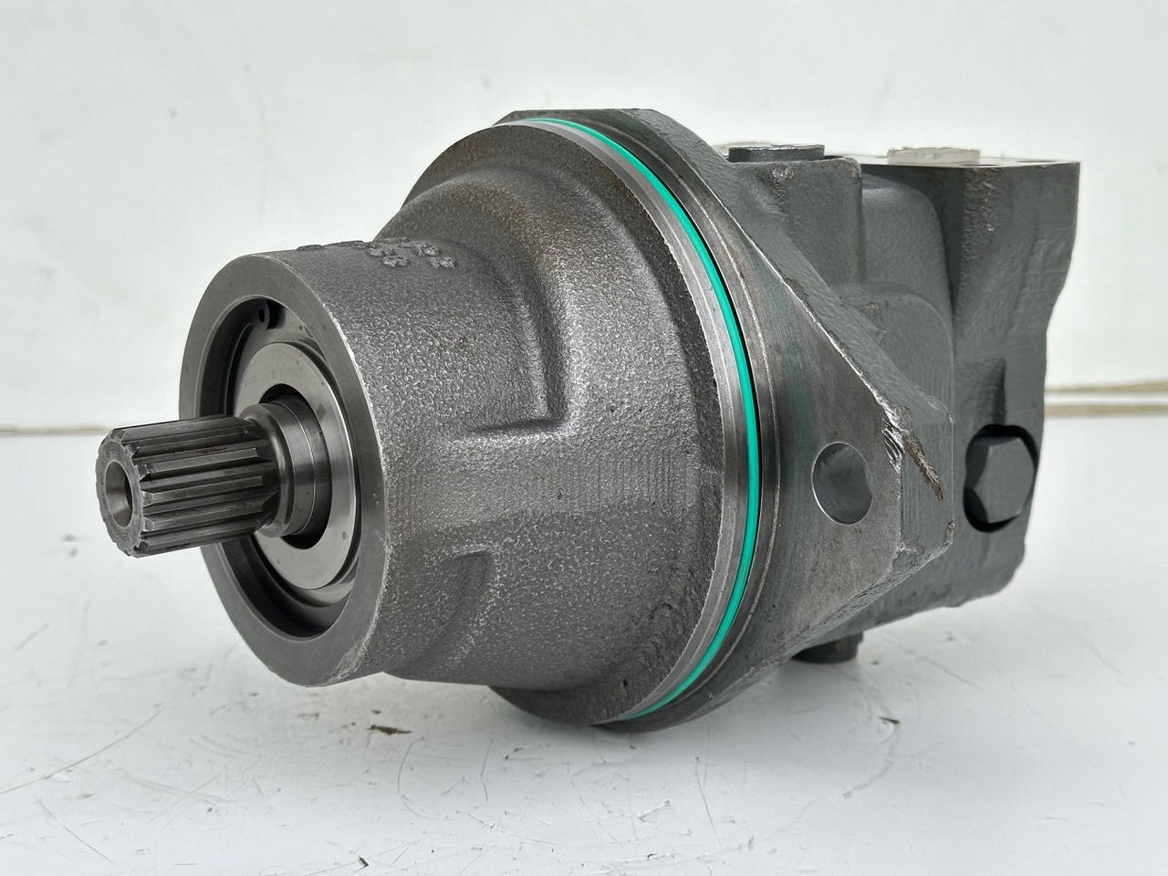 Liebherr Hydraulikeinbaumotor FMF045, ID-Nr.10132702. A924, LH30C, LH30M, LH35M, LH35MT, LH40C, LH40CP, LH40M, LH40MP, LH50CHR, LH50M, LH50MHR, LH50MT. #23.12.01058# - Hydraulic motor for Construction machinery: picture 1 Liebherr Hydraulikeinbaumotor FMF045, ID-Nr.10132702. A924, LH30C, LH30M, LH35M, LH35MT, LH40C, LH40CP, LH40M, LH40MP, LH50CHR, LH50M, LH50MHR, LH50MT. #23.12.01058# - Hydraulic motor for Construction machinery: picture 1