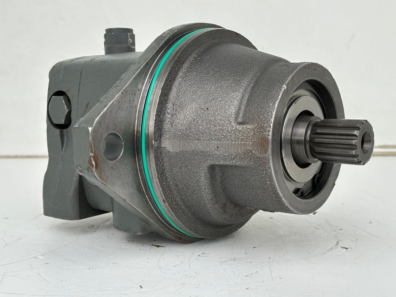 Liebherr Hydraulikeinbaumotor FMF045, ID-Nr.10132702. A924, LH30C, LH30M, LH35M, LH35MT, LH40C, LH40CP, LH40M, LH40MP, LH50CHR, LH50M, LH50MHR, LH50MT. #23.12.01063# - Hydraulic motor for Construction machinery: picture 4 Liebherr Hydraulikeinbaumotor FMF045, ID-Nr.10132702. A924, LH30C, LH30M, LH35M, LH35MT, LH40C, LH40CP, LH40M, LH40MP, LH50CHR, LH50M, LH50MHR, LH50MT. #23.12.01063# - Hydraulic motor for Construction machinery: picture 4
