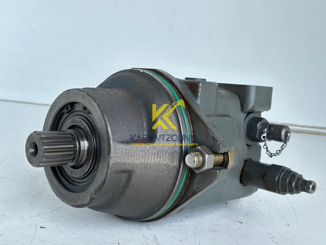 Liebherr Hydraulikeinbaumotor Typ:FMF058, ID-Nr.10122576 - ID-Nr.10145827 - ID-Nr.11371069. LOS1906, P924 COMP , R906, R906 PROTO, R916, R922, R924, R924 COMP, R926 COMP, R926 K LC. #39780# - Hydraulic motor for Excavator: picture 1 Liebherr Hydraulikeinbaumotor Typ:FMF058, ID-Nr.10122576 - ID-Nr.10145827 - ID-Nr.11371069. LOS1906, P924 COMP , R906, R906 PROTO, R916, R922, R924, R924 COMP, R926 COMP, R926 K LC. #39780# - Hydraulic motor for Excavator: picture 1