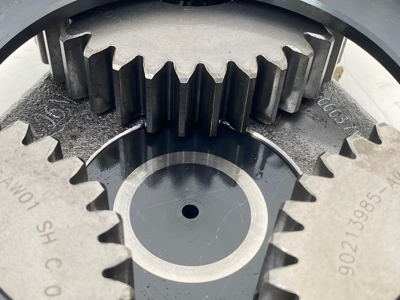 Swing motor for Crawler excavator Liebherr Lamellenträger ID-Nr.944390203 - Planetenräder ID-Nr.90213984 - Planetenträger ID-Nr.944390003. SAT250/278 - SAT250/287 - SAT250A300. #PLA1550#: picture 12 Swing motor for Crawler excavator Liebherr Lamellenträger ID-Nr.944390203 - Planetenräder ID-Nr.90213984 - Planetenträger ID-Nr.944390003. SAT250/278 - SAT250/287 - SAT250A300. #PLA1550#: picture 12