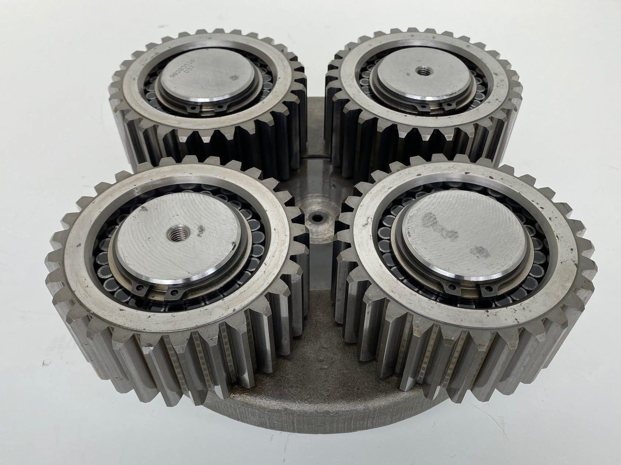 Liebherr Planetenträger ID-Nr.90203516 mit Planetenrad ID-Nr.90203494. Typ:FAT400G546. PR71605LGP-1823. PR716LGP-1423. PR716XL-1422. - Final drive for Bulldozer: picture 1 Liebherr Planetenträger ID-Nr.90203516 mit Planetenrad ID-Nr.90203494. Typ:FAT400G546. PR71605LGP-1823. PR716LGP-1423. PR716XL-1422. - Final drive for Bulldozer: picture 1