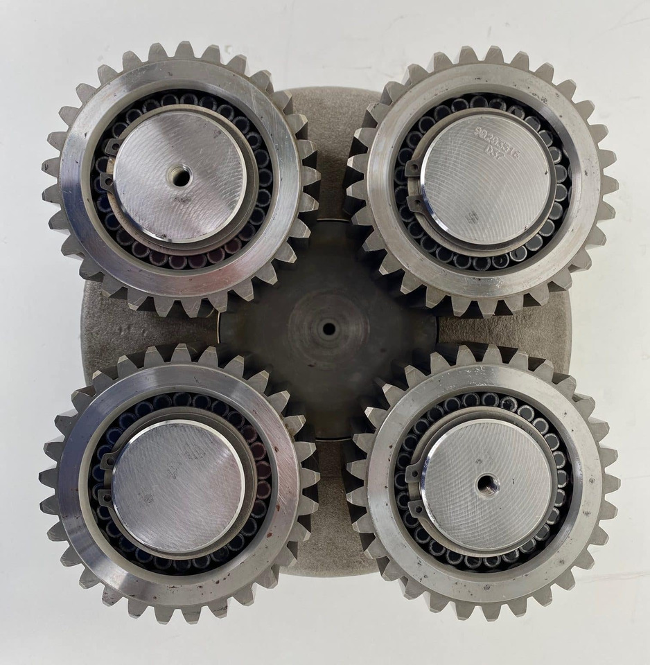 Liebherr Planetenträger ID-Nr.90203516 mit Planetenrad ID-Nr.90203494. Typ:FAT400G546. PR71605LGP-1823. PR716LGP-1423. PR716XL-1422. - Final drive for Bulldozer: picture 3 Liebherr Planetenträger ID-Nr.90203516 mit Planetenrad ID-Nr.90203494. Typ:FAT400G546. PR71605LGP-1823. PR716LGP-1423. PR716XL-1422. - Final drive for Bulldozer: picture 3