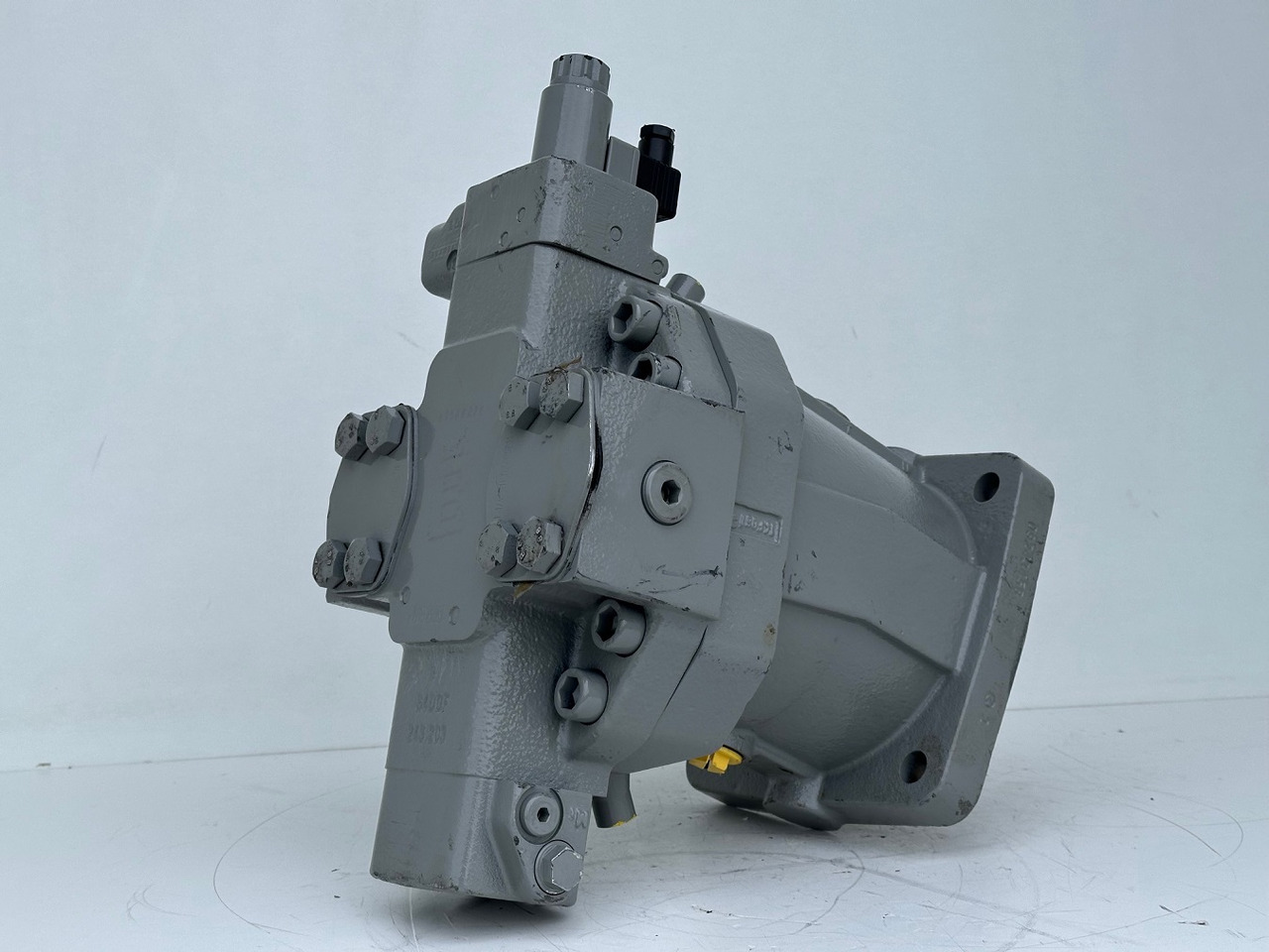 Liebherr Verstellmotor ID-Nr.510240108 - Hydromatik Rexroth Axialkolben-Verstellmotor Typ:A6VM140EP2D/63W-VZB017HB. #24338069# - Hydraulic motor for Crawler crane: picture 5 Liebherr Verstellmotor ID-Nr.510240108 - Hydromatik Rexroth Axialkolben-Verstellmotor Typ:A6VM140EP2D/63W-VZB017HB. #24338069# - Hydraulic motor for Crawler crane: picture 5