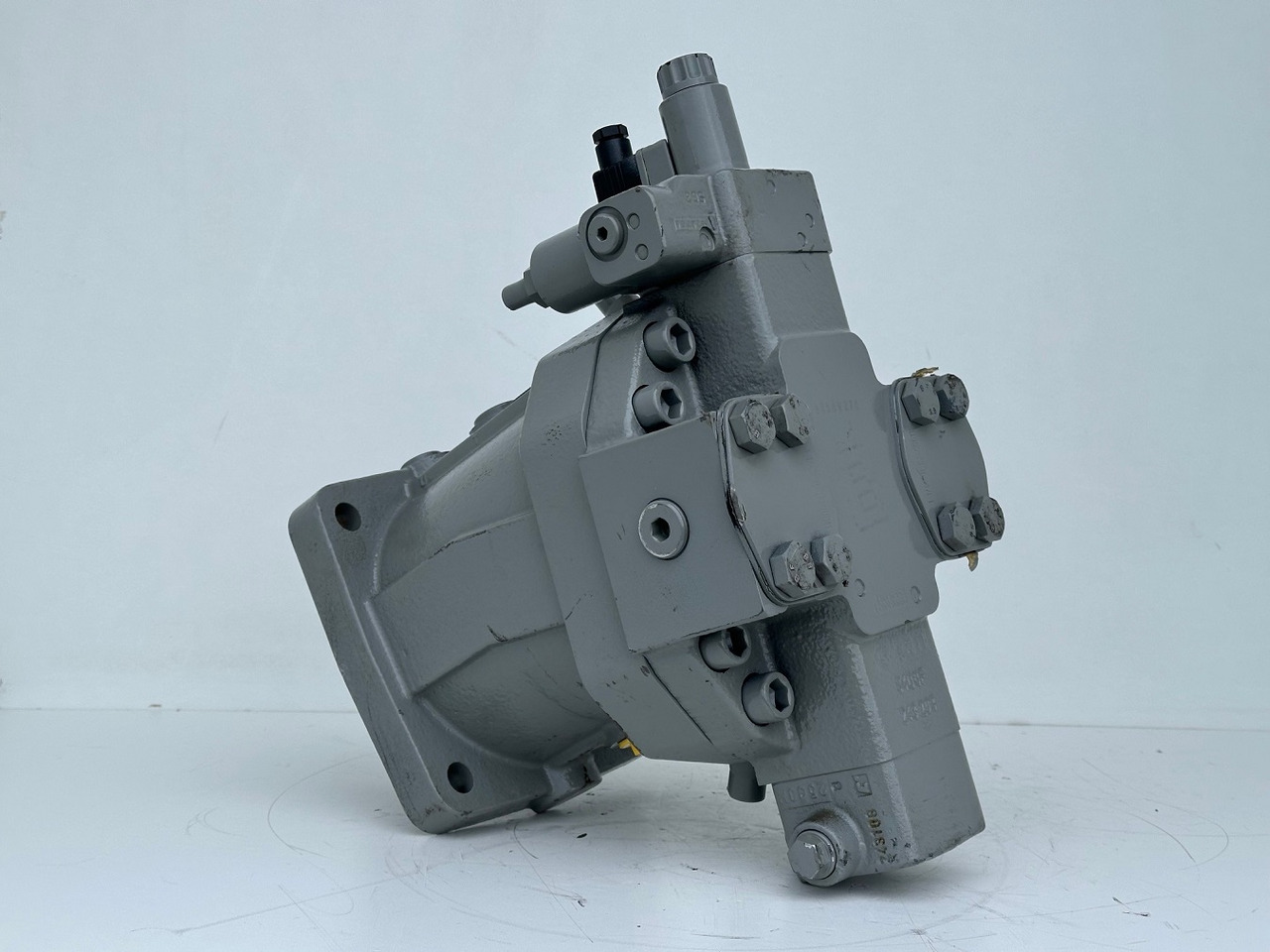 Liebherr Verstellmotor ID-Nr.510240108 - Hydromatik Rexroth Axialkolben-Verstellmotor Typ:A6VM140EP2D/63W-VZB017HB. #24338069# - Hydraulic motor for Crawler crane: picture 4 Liebherr Verstellmotor ID-Nr.510240108 - Hydromatik Rexroth Axialkolben-Verstellmotor Typ:A6VM140EP2D/63W-VZB017HB. #24338069# - Hydraulic motor for Crawler crane: picture 4