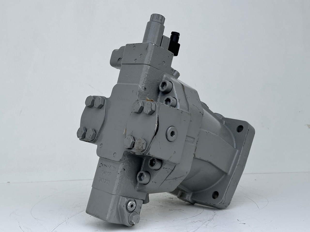 Liebherr Verstellmotor ID-Nr.510240108 - Hydromatik Rexroth Axialkolben-Verstellmotor Typ:A6VM140EP2D/63W-VZB017HB. #24338070# - Hydraulic motor for Crawler crane: picture 4 Liebherr Verstellmotor ID-Nr.510240108 - Hydromatik Rexroth Axialkolben-Verstellmotor Typ:A6VM140EP2D/63W-VZB017HB. #24338070# - Hydraulic motor for Crawler crane: picture 4