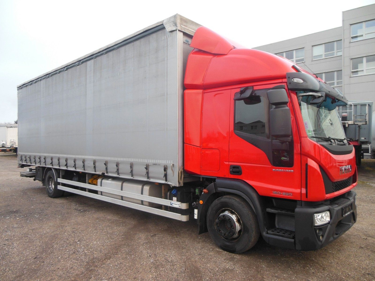 Iveco EUROCARGO ML 160E28, 21 PALETTEN, LBW - Curtainsider truck: picture 2 Iveco EUROCARGO ML 160E28, 21 PALETTEN, LBW - Curtainsider truck: picture 2