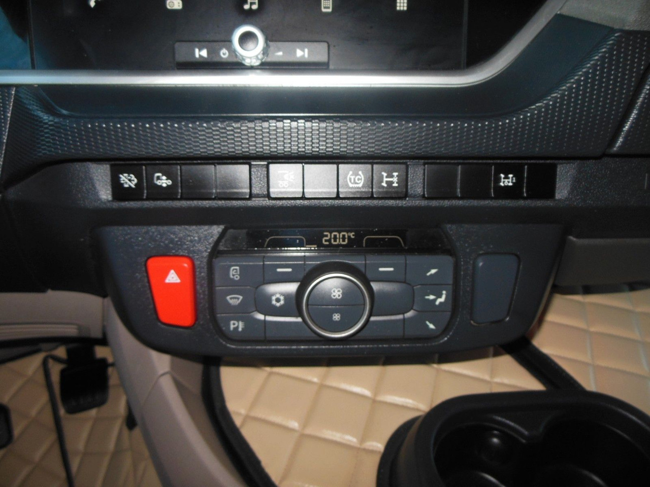 Lease a  DAF XG 480, KIPPHYDRAULIK, STANDKLIMA, WIE NEUE!!! DAF XG 480, KIPPHYDRAULIK, STANDKLIMA, WIE NEUE!!!: picture 19