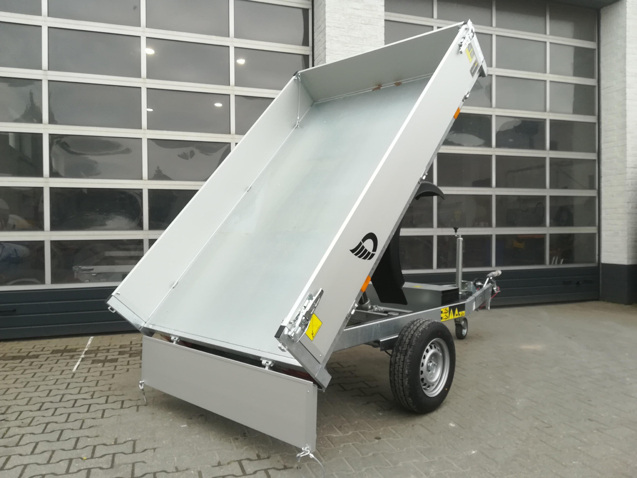 Cheval Liberte Debon Kipper PW 0 Lux Elektro 250x155x30cm 1500kg Januar Online Aktion - Tipper trailer: picture 4 Cheval Liberte Debon Kipper PW 0 Lux Elektro 250x155x30cm 1500kg Januar Online Aktion - Tipper trailer: picture 4