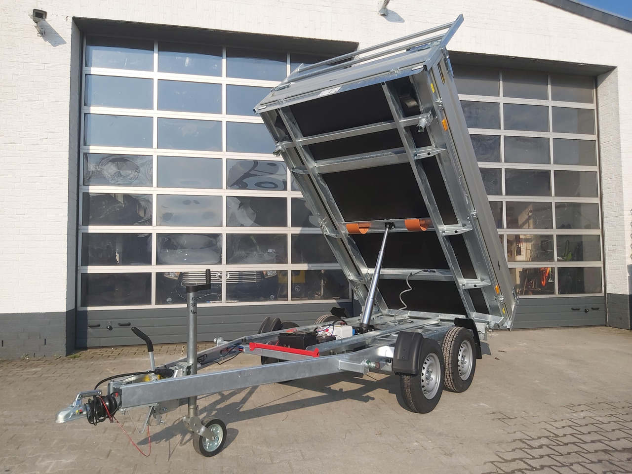 Cheval Liberte Debon Kipper PW 2.4 Basic Elektro 305x180x35cm 2600kg Modell 2024 - Tipper trailer: picture 1 Cheval Liberte Debon Kipper PW 2.4 Basic Elektro 305x180x35cm 2600kg Modell 2024 - Tipper trailer: picture 1