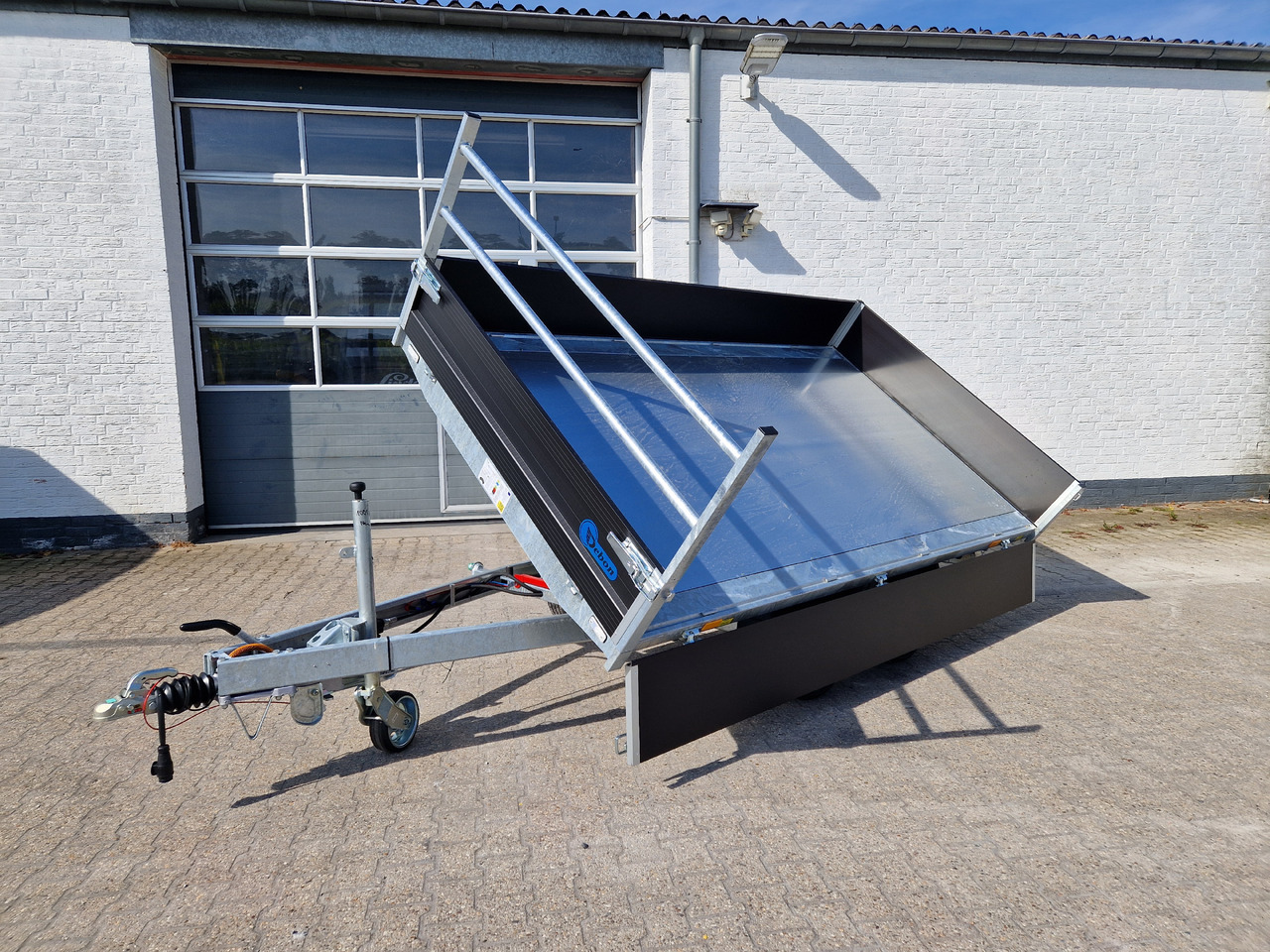 Cheval Liberte Kipper PW 3.3 35 black 330x180x35cm Elektro 3500kg Modell 09.2024 - Tipper trailer: picture 2 Cheval Liberte Kipper PW 3.3 35 black 330x180x35cm Elektro 3500kg Modell 09.2024 - Tipper trailer: picture 2