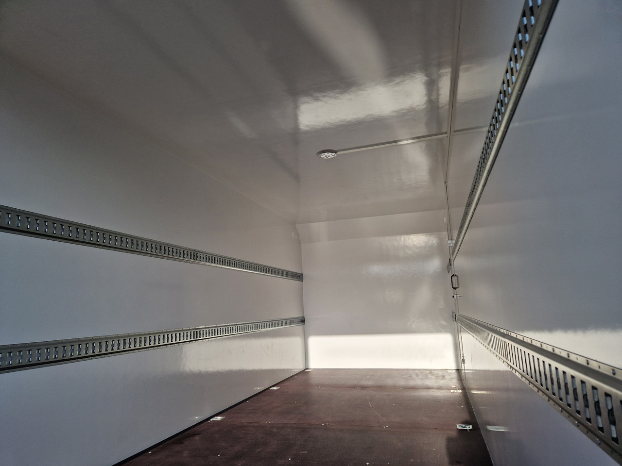 Closed box trailer Hochlader Koffer TFSP 600T.00 600x220x220cm aero Zurrsys. Seitentür IL 13" (XXXL+) 3500kg: picture 13