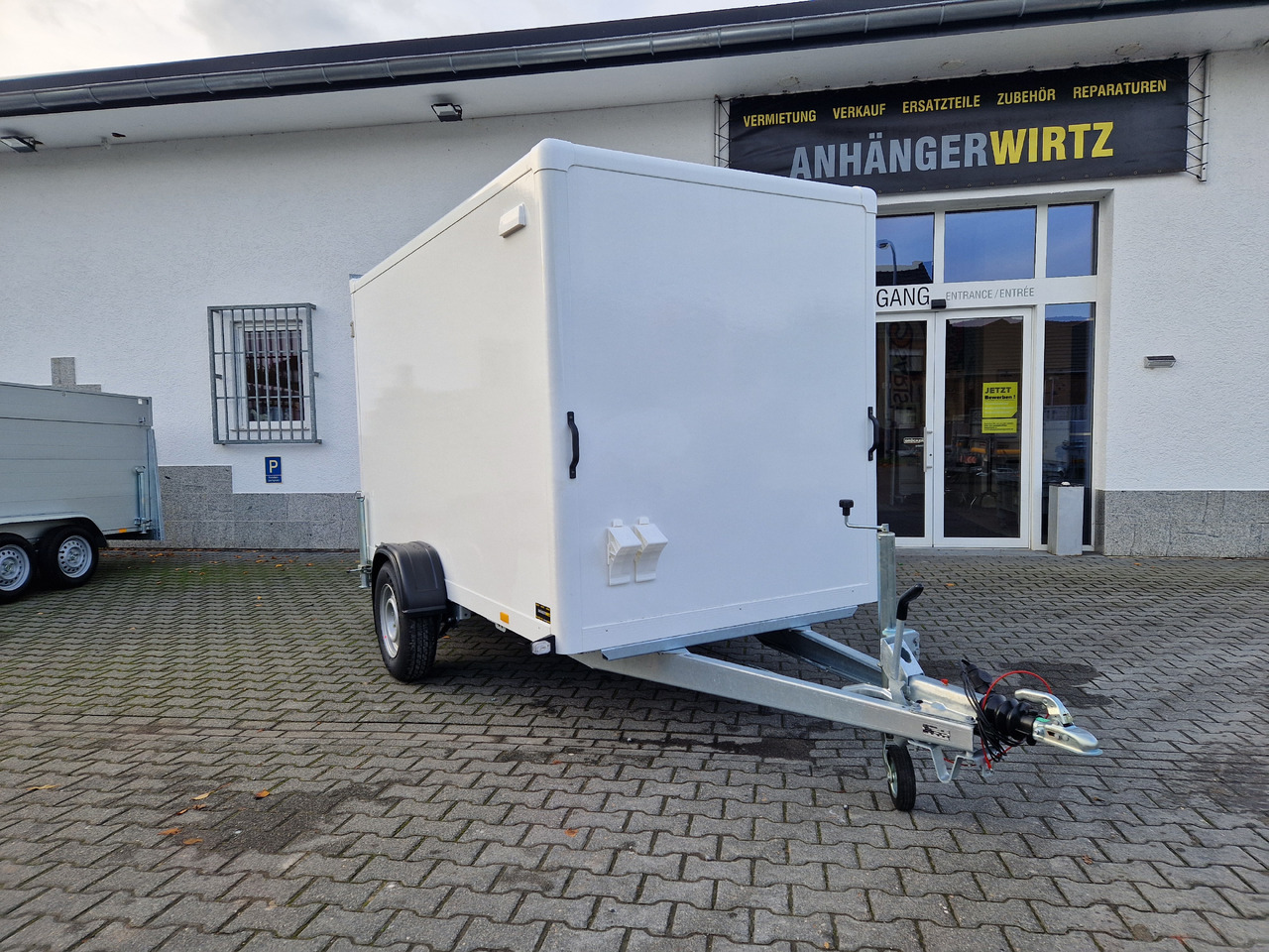 Kargo FS1330/180HL 305x159x180cm GFK Zurrsystem Tieflader LED (M) 1300kg 100 km/H - Closed box trailer: picture 3 Kargo FS1330/180HL 305x159x180cm GFK Zurrsystem Tieflader LED (M) 1300kg 100 km/H - Closed box trailer: picture 3