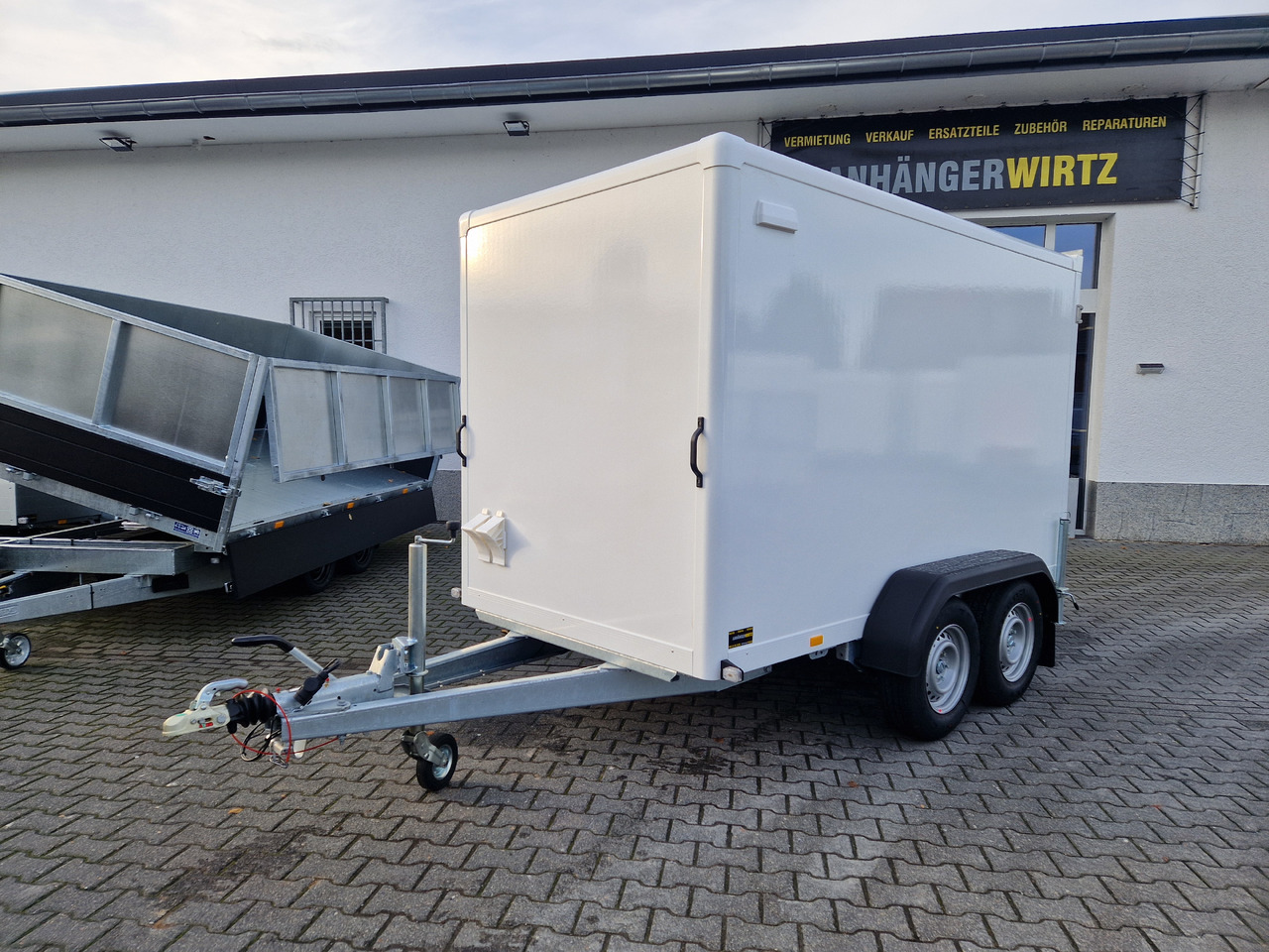 Kargo FS2730/180HTL 305x159x180cm GFK Zurrsystem Tieflader LED (M) 2700kg 100km/H - Closed box trailer: picture 3 Kargo FS2730/180HTL 305x159x180cm GFK Zurrsystem Tieflader LED (M) 2700kg 100km/H - Closed box trailer: picture 3