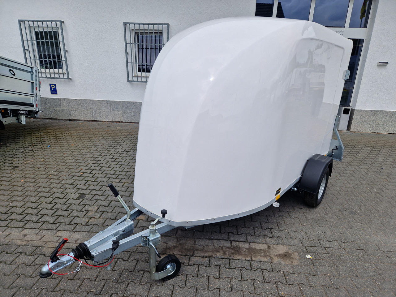 Niki aerodynamischer Koffer F1334HL 340x150x170cm Seitentür Heckrampe (L) 1300kg 100km/H black deal - Closed box trailer: picture 2 Niki aerodynamischer Koffer F1334HL 340x150x170cm Seitentür Heckrampe (L) 1300kg 100km/H black deal - Closed box trailer: picture 2