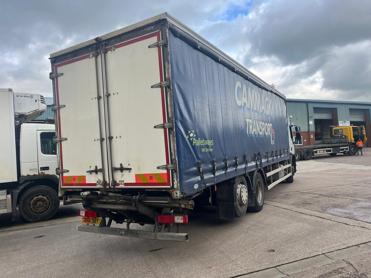 Renault Premium - Curtainsider truck: picture 3 Renault Premium - Curtainsider truck: picture 3