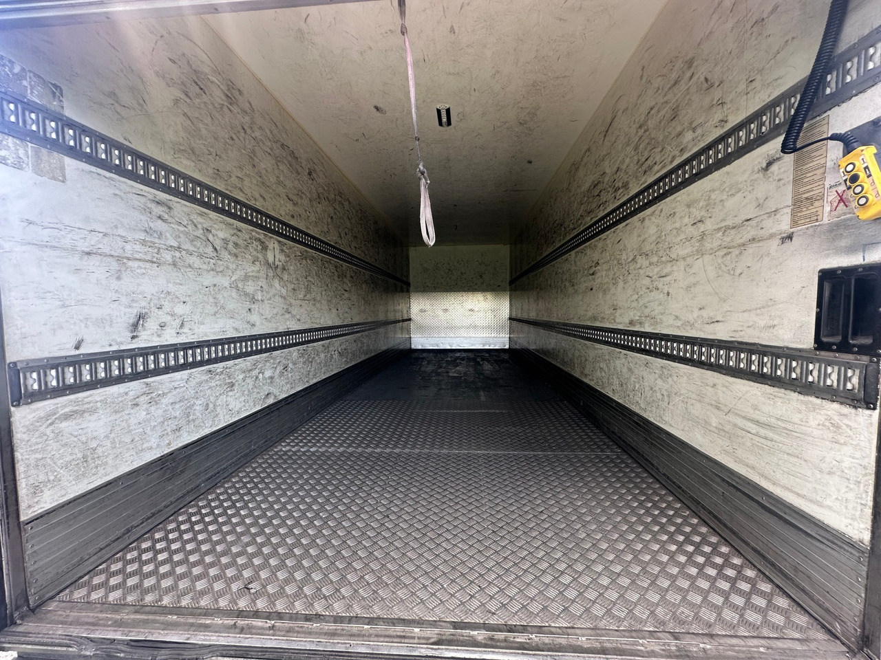 Box truck VOLVO FL 2404x2: picture 14