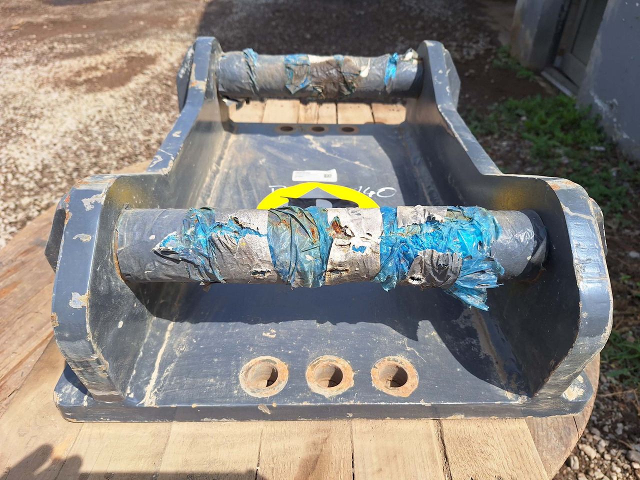 Breaker BAT140 attachment plate S60 - Quick coupler for Construction machinery: picture 4 Breaker BAT140 attachment plate S60 - Quick coupler for Construction machinery: picture 4