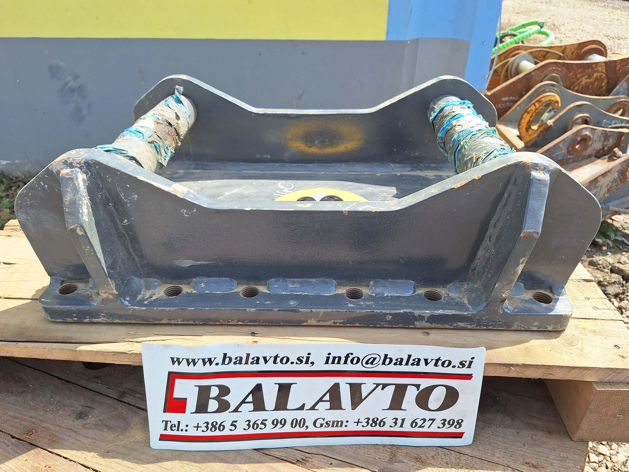Breaker BAT140 attachment plate S60 - Quick coupler for Construction machinery: picture 2 Breaker BAT140 attachment plate S60 - Quick coupler for Construction machinery: picture 2