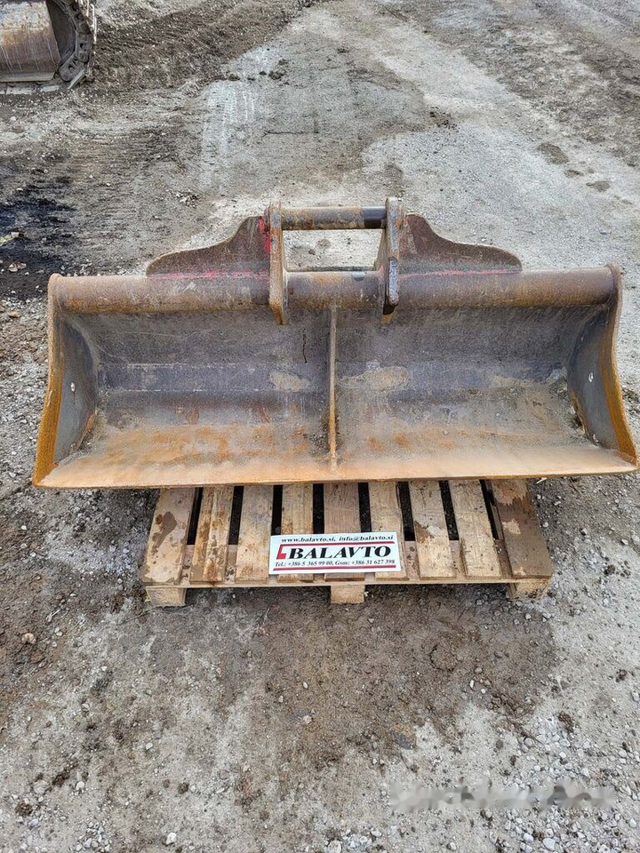 Ditch cleaning bucket 1800 mm Martin - Excavator bucket: picture 1 Ditch cleaning bucket 1800 mm Martin - Excavator bucket: picture 1