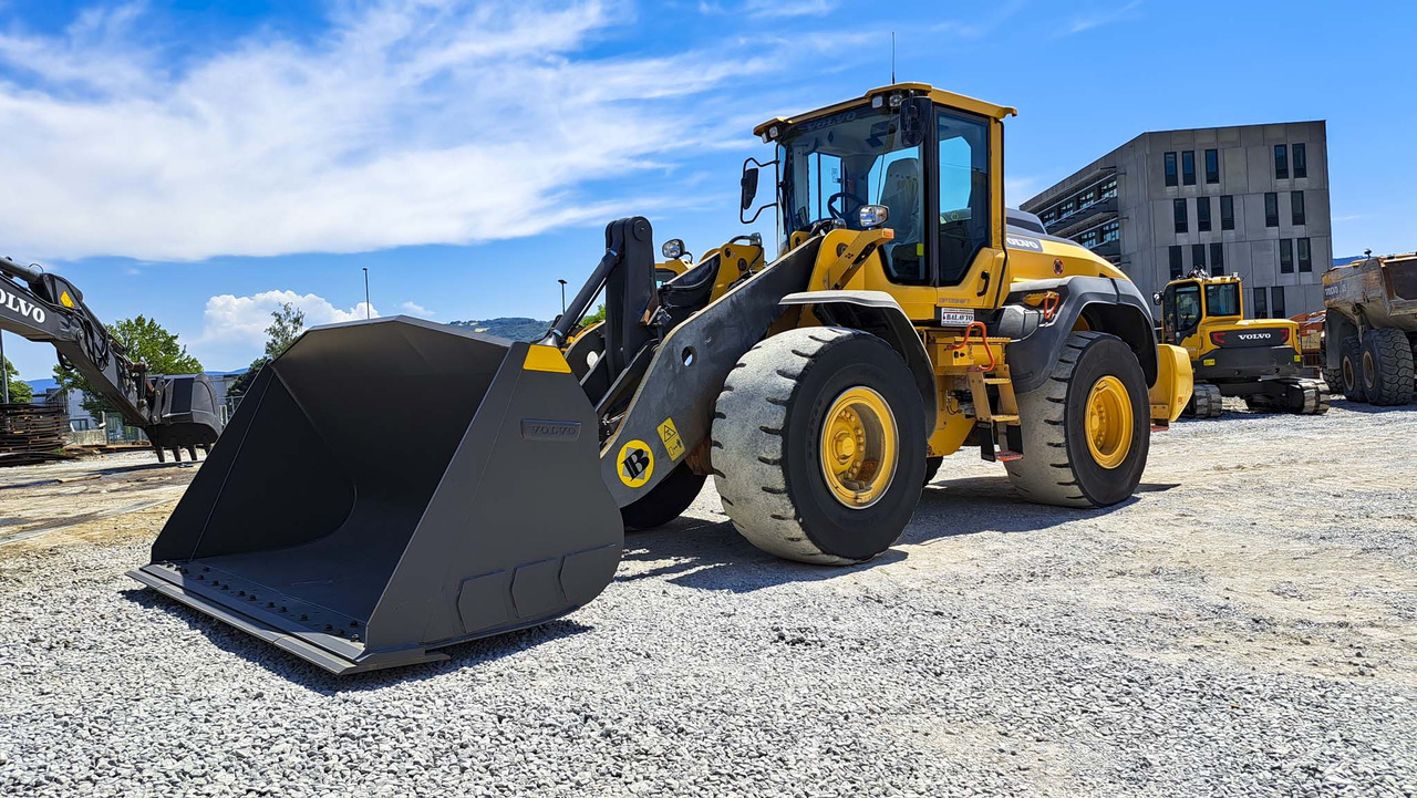 VOLVO L120H - Wheel loader: picture 1 VOLVO L120H - Wheel loader: picture 1