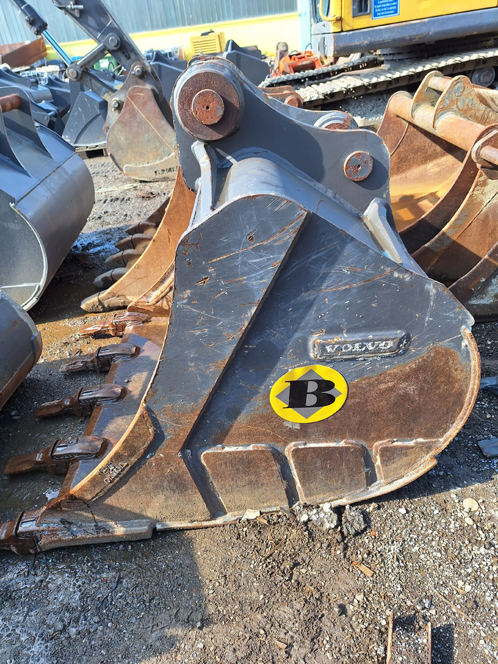 VOLVO digging bucket 1100 mm - Excavator bucket: picture 1 VOLVO digging bucket 1100 mm - Excavator bucket: picture 1