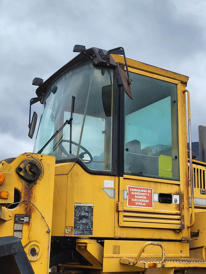 Volvo cabin - Cab for Loader: picture 2 Volvo cabin - Cab for Loader: picture 2