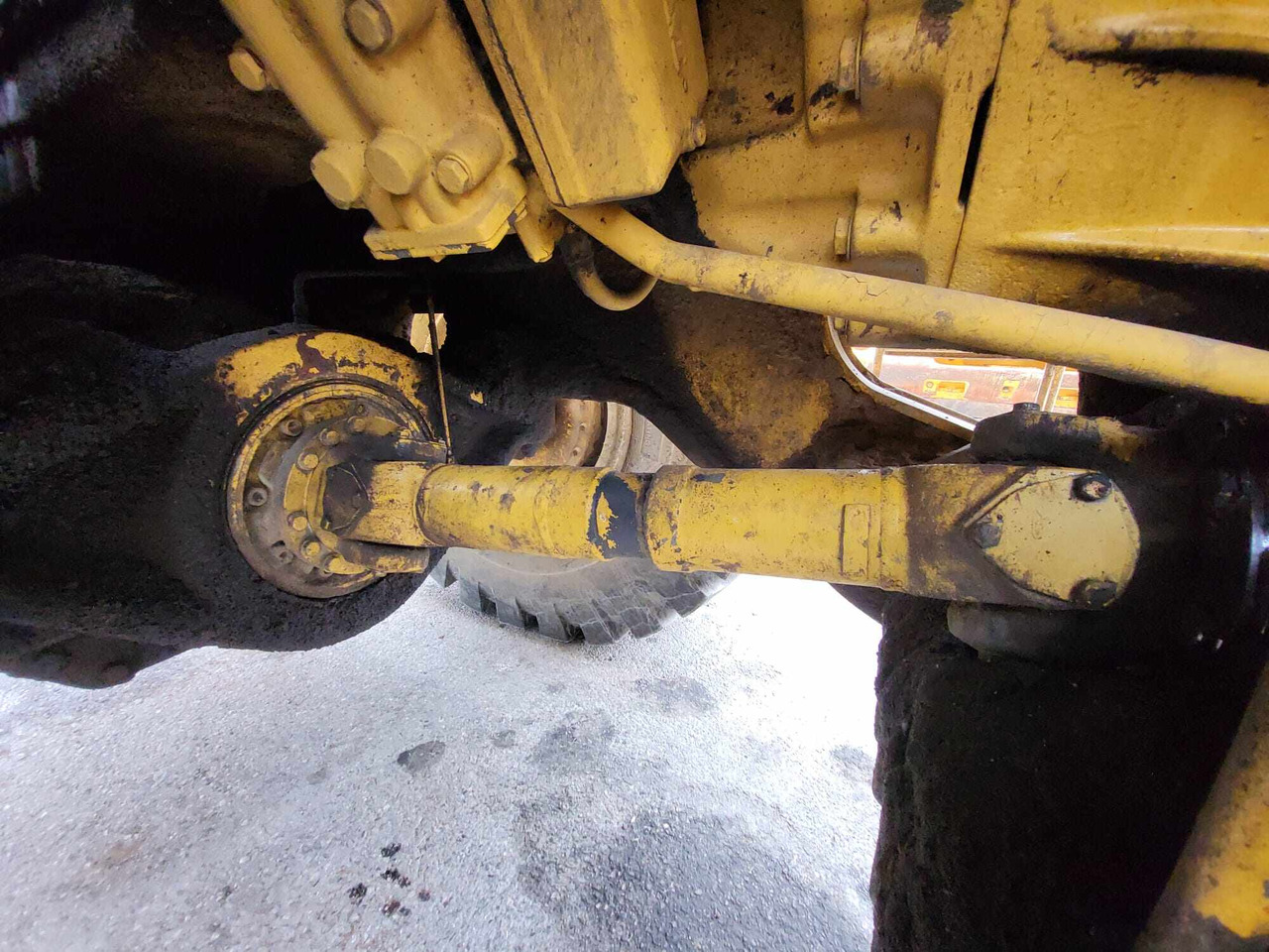 Volvo drive shaft - Drive shaft for Loader: picture 1 Volvo drive shaft - Drive shaft for Loader: picture 1