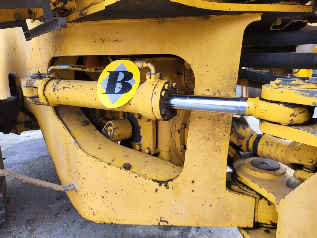 Volvo hydraulic cylinder - Hydraulic cylinder for Loader: picture 1 Volvo hydraulic cylinder - Hydraulic cylinder for Loader: picture 1