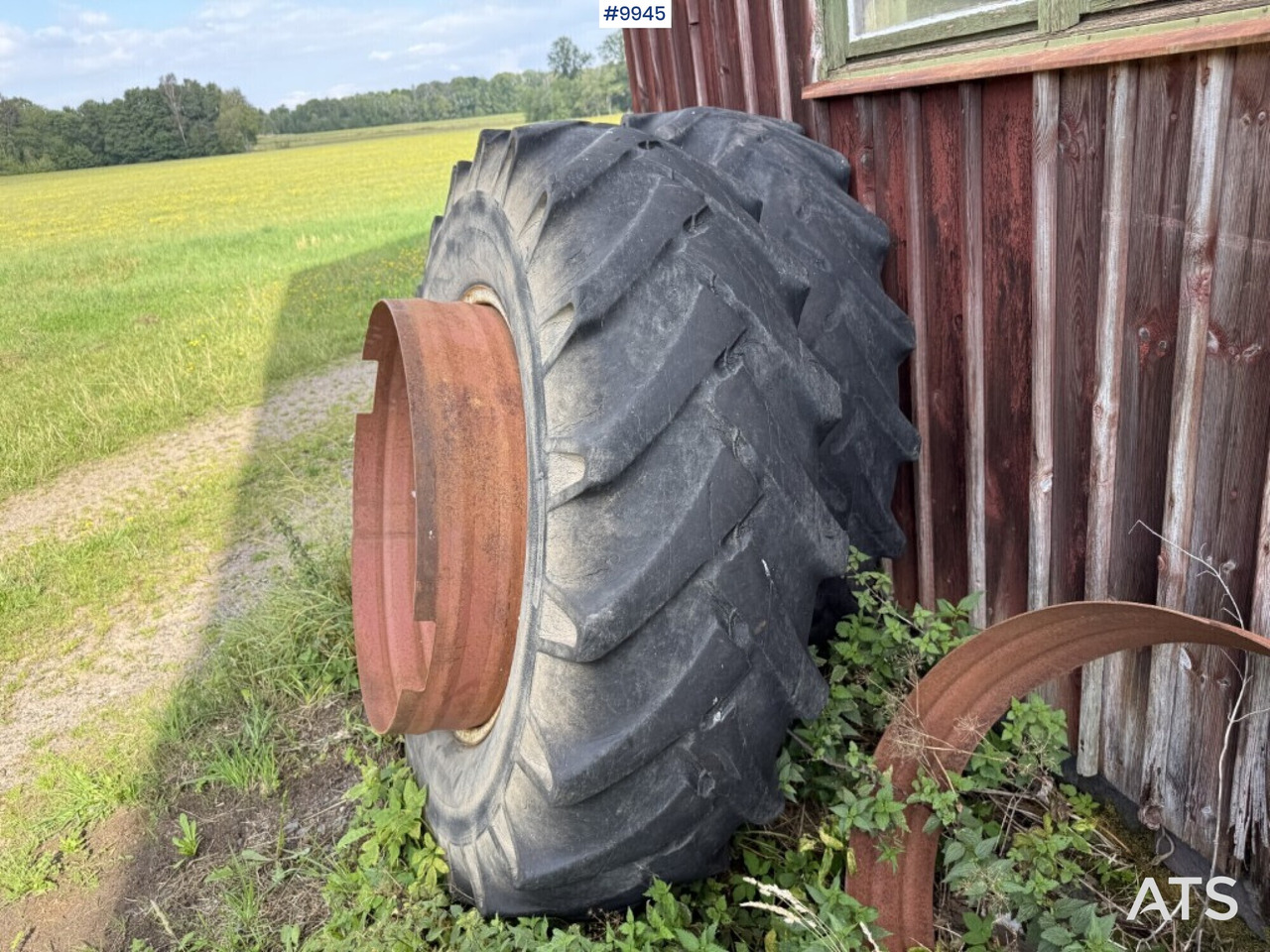 2 tractor tires with rims and rings - Wheel and tire package for Farm tractor: picture 2 2 tractor tires with rims and rings - Wheel and tire package for Farm tractor: picture 2