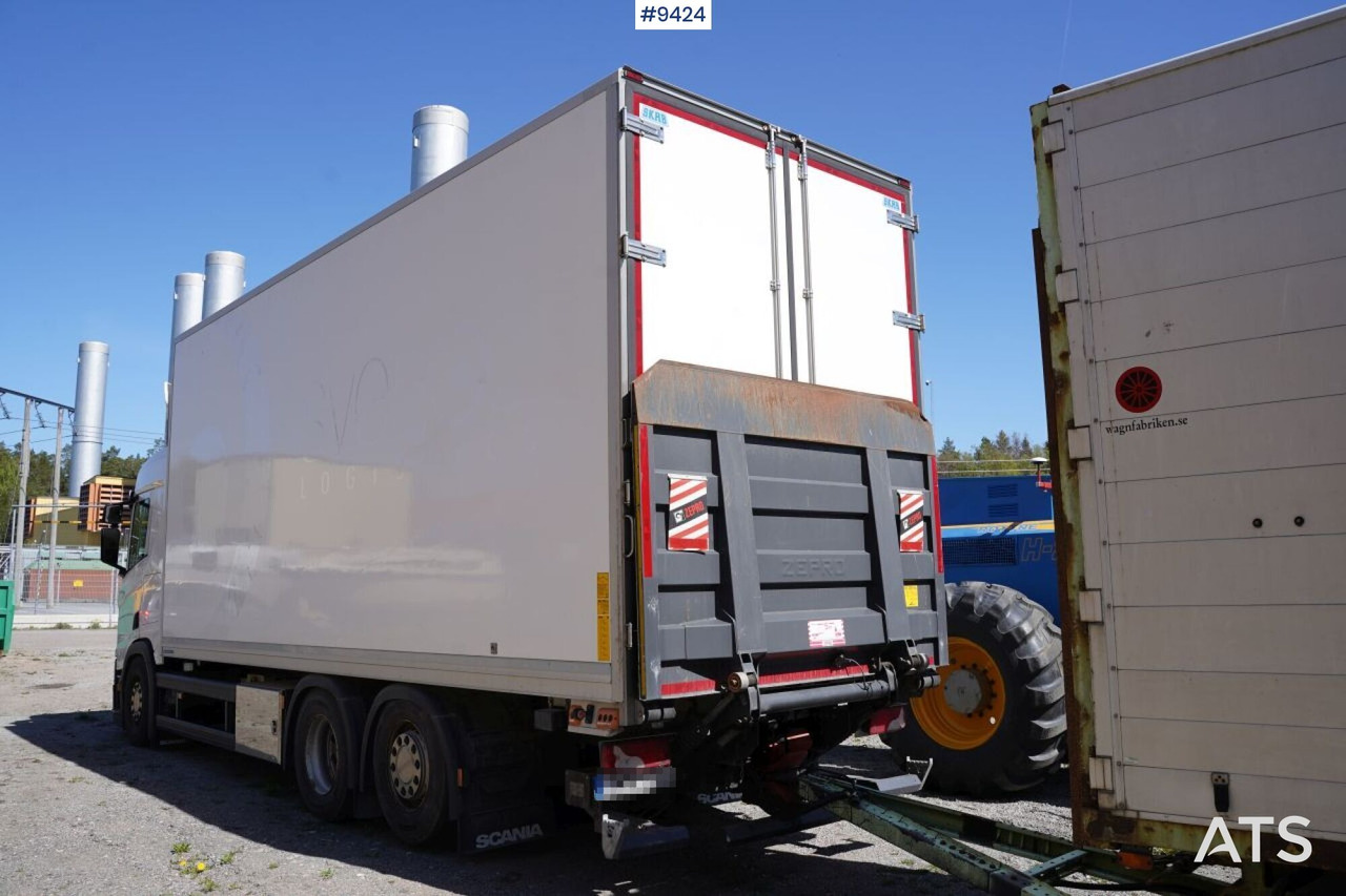 Cooling and freezing box truck Scania R450 - Refrigerator truck: picture 4 Cooling and freezing box truck Scania R450 - Refrigerator truck: picture 4