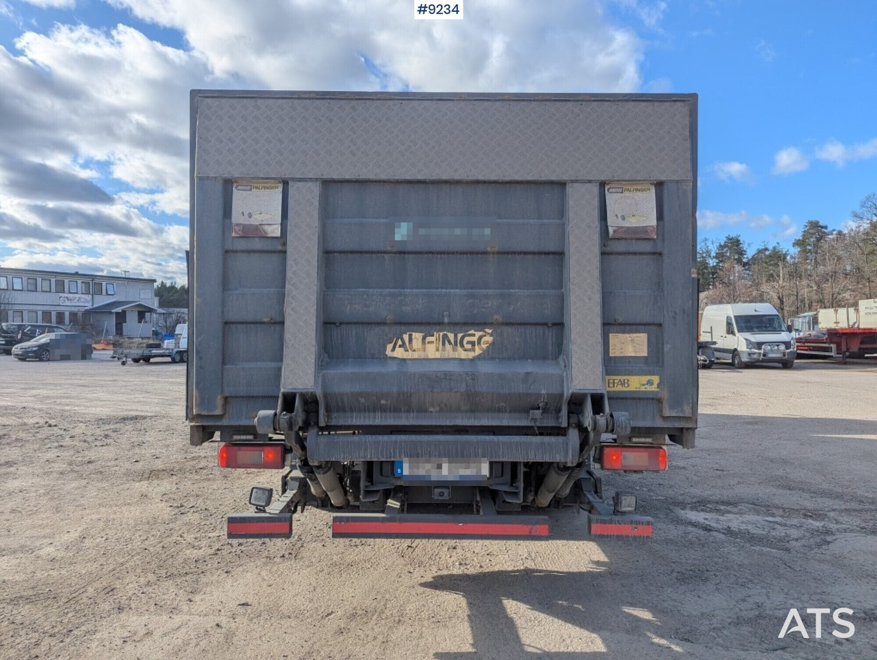 Lease a Crane Truck Volvo FM 330 4X2 with tail lift Crane Truck Volvo FM 330 4X2 with tail lift: picture 16 Lease a Crane Truck Volvo FM 330 4X2 with tail lift Crane Truck Volvo FM 330 4X2 with tail lift: picture 16