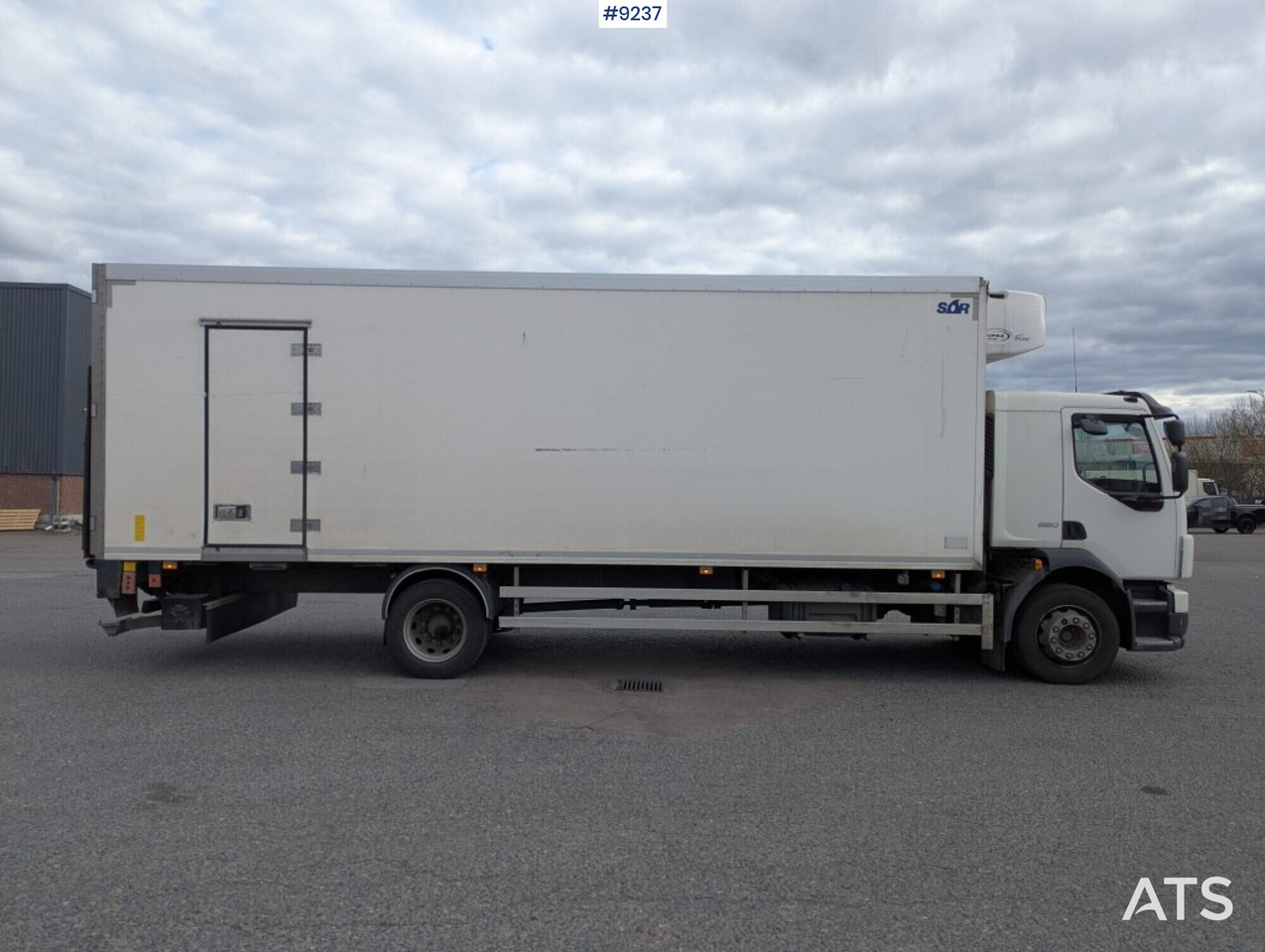 Refrigerator truck Refrigerated Box truck Volvo FL 260 4X2 with tail lift (SEE VIDEO): picture 9 Refrigerator truck Refrigerated Box truck Volvo FL 260 4X2 with tail lift (SEE VIDEO): picture 9