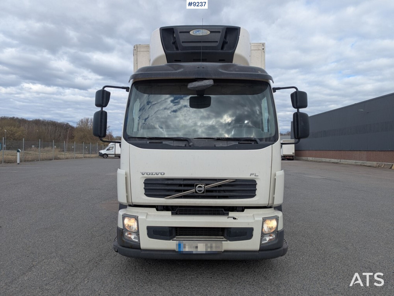 Refrigerator truck Refrigerated Box truck Volvo FL 260 4X2 with tail lift (SEE VIDEO): picture 10 Refrigerator truck Refrigerated Box truck Volvo FL 260 4X2 with tail lift (SEE VIDEO): picture 10