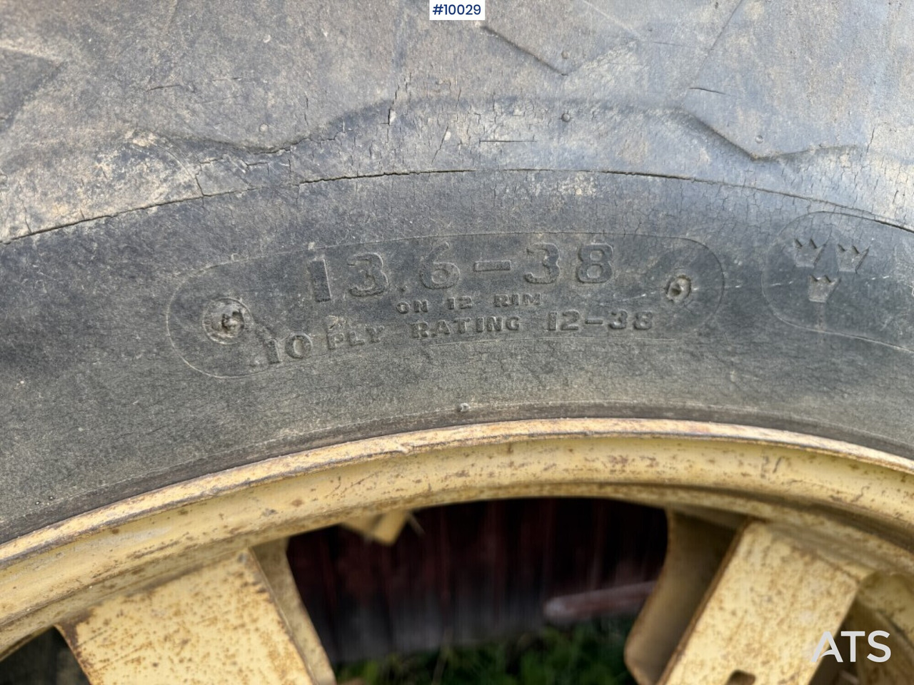 Traktordäck med ringar Goodyear 13.6-38 (4,500:- ex moms) - Wheel and tire package for Farm tractor: picture 4 Traktordäck med ringar Goodyear 13.6-38 (4,500:- ex moms) - Wheel and tire package for Farm tractor: picture 4