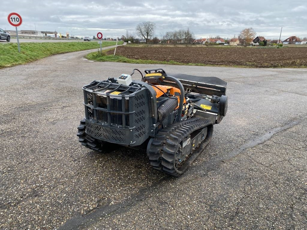 Energreen ENERGREEN ROBOGREEN EVO + HEAD 130 1er Main - Forestry mulcher: picture 4 Energreen ENERGREEN ROBOGREEN EVO + HEAD 130 1er Main - Forestry mulcher: picture 4